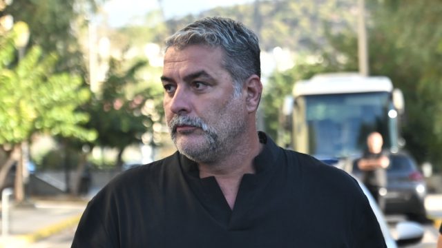 «Δεν ανέφερε τα πραγματικά γεγονότα» – Τι καταγγέλλει ο αστυνομικός που μίλησε με τη συνεργάτιδα του Μπισμπίκη