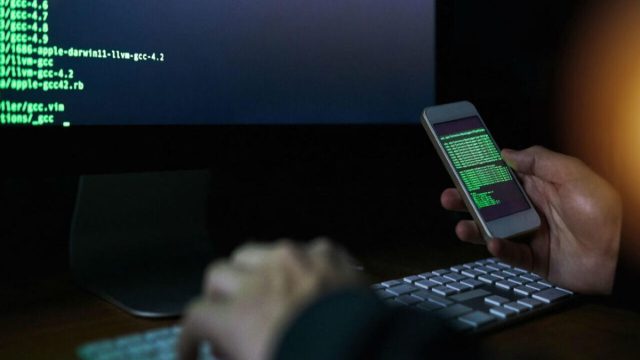 Έχουν παραβιάσει το κινητό σας; 8 σημάδια για να το καταλάβετε – Οι τρόποι προστασίας
