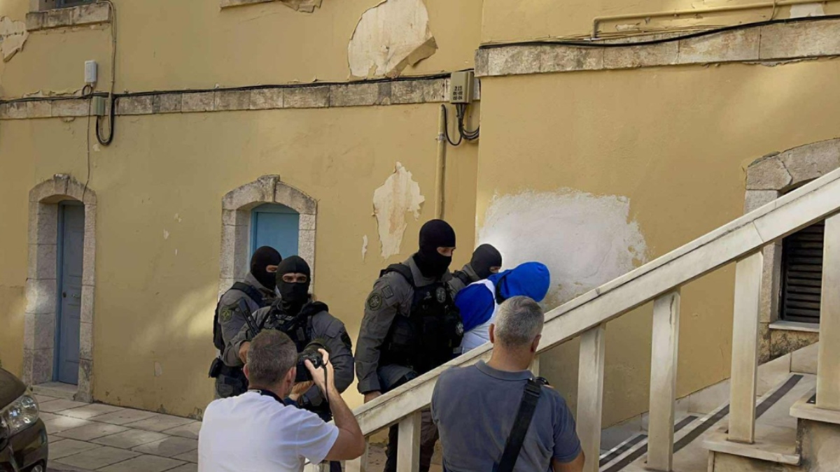 Με αλεξίσφαιρο στον εισαγγελέα ο 23χρονος για τη δολοφονία στο Έλος Κισσάμου – Ο ισχυρισμός του
