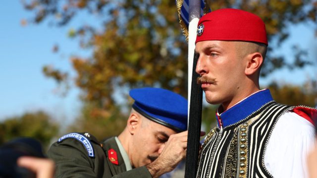 28η Οκτωβρίου: Το βλέμμα του Εύζωνα που προκάλεσε ρίγη συγκίνησης