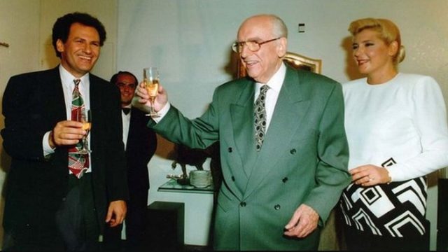 Σαν σήμερα, 10 Οκτωβρίου 1993: Η μεγάλη επιστροφή – Ο Ανδρέας Παπανδρέου κερδίζει τις βουλευτικές εκλογές με το ΠΑΣΟΚ και επιστρέφει στην εξουσία
