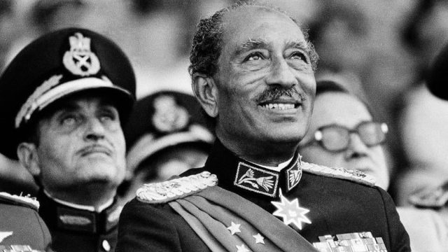 Σαν σήμερα, 06 Οκτωβρίου 1981: Δολοφονείται ο Ανουάρ Σαντάτ σε ζωντανή μετάδοση – Ο πρόεδρος που πλήρωσε την ειρήνη με το Ισραήλ με τη ζωή του