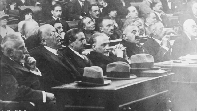 Σαν σήμερα, 31 Οκτωβρίου 1922: Αρχίζει η «Δίκη των Έξι» που θεωρήθηκαν υπεύθυνοι για τη μικρασιατική καταστροφή