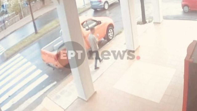 Καταρρέει το αφήγημα του «κολυμβητή» της Φοινικούντας: Ο 22χρονος συνεργός εντοπίστηκε σε βίντεο να περπατά στην Καλαμάτα