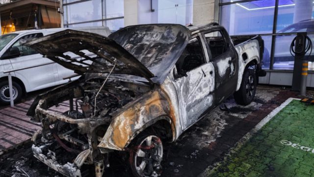 Συναγερμός στη Νέα Χαλκηδόνα: Εμπρηστική επίθεση σε αντιπροσωπεία αυτοκινήτων – 9 οχήματα στις φλόγες