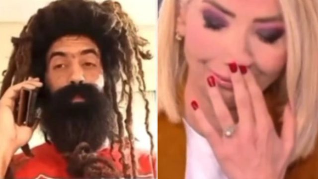 «To έχουν δυσκολέψει το επάγγελμα»: Χαμός με την Καραμήτρου που προσπαθεί να μην γελάσει με τον μελισσοκόμο με τις τζίβες