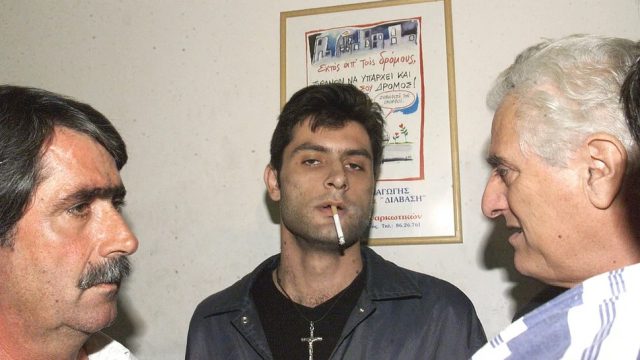 Παντελής Καζάκος: Ο φύλακας της ΕΡΤ που έγινε μακελάρης της Αθήνας – Η τυφλή μανία του ρατσισμού που άφησε δύο νεκρούς και επτά παράλυτους