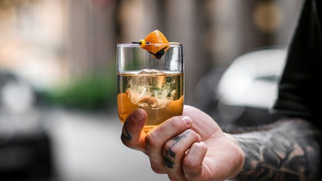 Knave Bar: Η μυστική γοητεία των Εξαρχείων