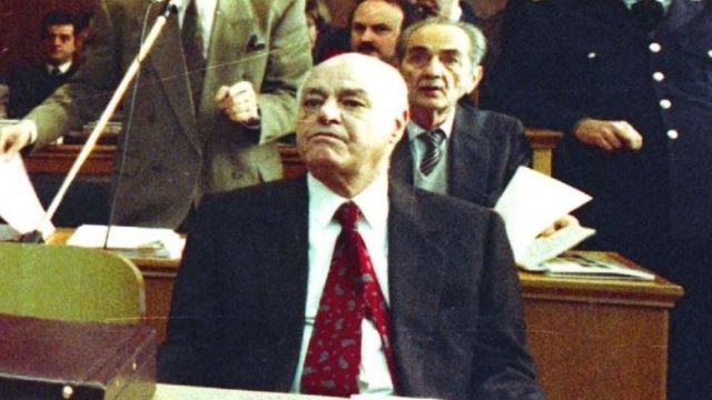 2 Οκτωβρίου 1990: Η καταδίκη ενός πολιτικού γίγαντα του ΠΑΣΟΚ – Η προφυλάκιση του Αγαμέμνονα Κουτσόγιωργα για το σκάνδαλο Κοσκωτά