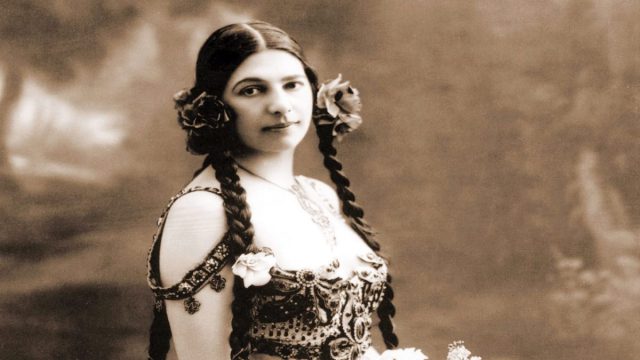 Σαν σήμερα, 15 Οκτωβρίου 1917: Πεθαίνει η Μάτα Χάρι – Ο θρύλος της εξωτικής χορεύτριας και της μοιραίας κατασκόπου