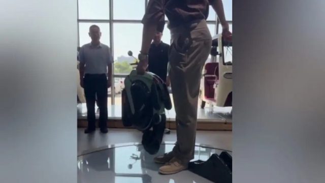Το μέλλον της μετακίνησης: Το αναδιπλούμενο ηλεκτρικό ποδήλατο που χωράει σε τσάντα!