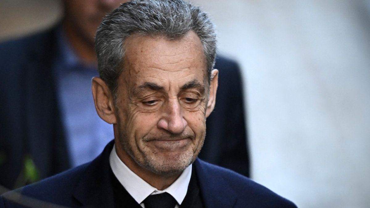 «Ακουγόντουσαν συνέχεια φωνές»: Δραματική η πρώτη νύχτα του Νικολά Σαρκοζί στις φυλακές
