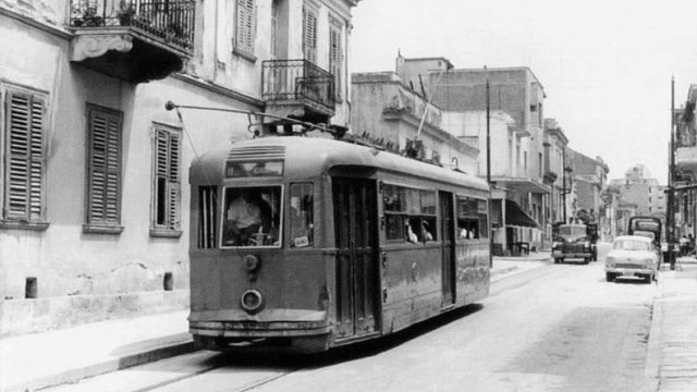 Η ηλεκτρική επανάσταση της Αθήνας: Σαν σήμερα (30/10/1908) το Τραμ άλλαξε τη ροή της πόλης – Και σταματούσε… όπου ήθελε ο καθένας
