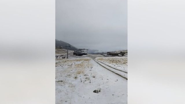 Πρώτο χιόνι στα Καλάβρυτα: «Άσπρη μέρα» για το Χιονοδρομικό Κέντρο