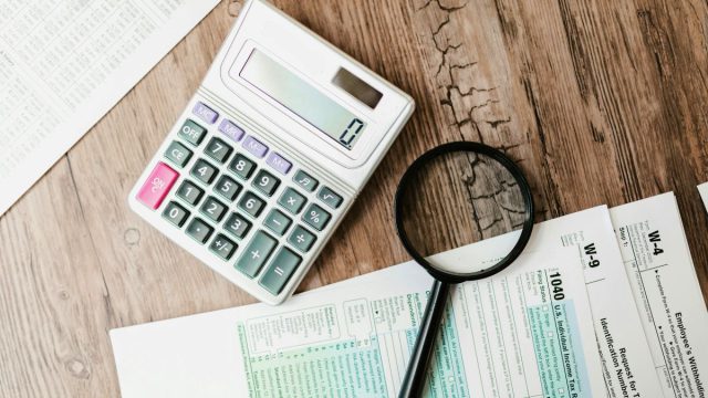 ΑΑΔΕ: Απλήρωτοι φόροι 5,7 δισ. ευρώ στο 8μηνο – Πάνω από 4.000.000 Έλληνες χρωστούν