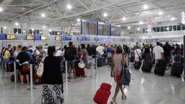 Εφιάλτης στα αεροδρόμια: Ποια ευρωπαϊκά hubs έχουν τις μεγαλύτερες καθυστερήσεις