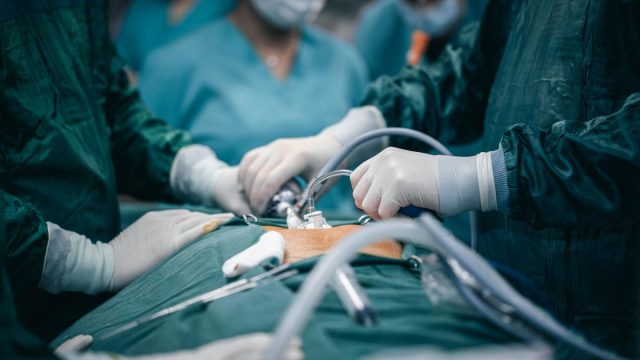 Αυστρία: Νευροχειρουργός συνελήφθη αφού άφησε την 12χρονη κόρη της να ανοίξει τρύπα στο κρανίο ασθενούς