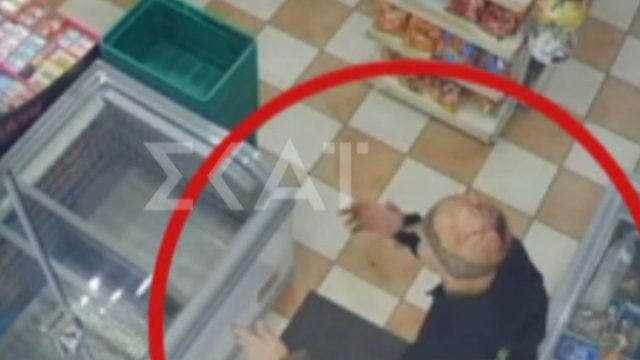 Άγιος Παντελεήμονας: Η ανατριχιαστική στιγμή που ο φίλος του νεκρού ζητάει αιμόφυρτος βοήθεια σε σούπερ μάρκετ