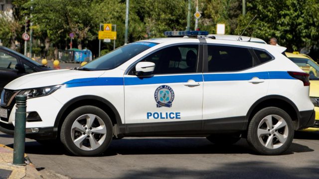 Βίαιο επεισόδιο στο Αιγάλεω: Παραβίασε κόκκινο και μαχαίρωσε στο μάτι οδηγό μηχανής με κατσαβίδι