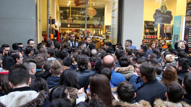 Black Friday: Πώς η δίψα για κέρδος μετέτρεψε τη «Μαύρη Παρασκευή» σε «Μαύρο Νοέμβριο»