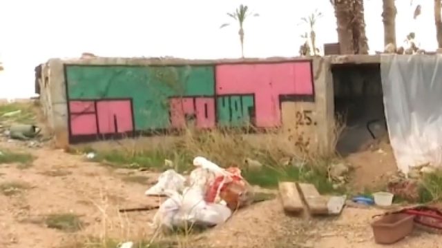 «Δεν τον προκάλεσε και τώρα αγωνίζεται για τη ζωή της» λέει η κόρη της 70χρονης μετά την επίθεση με πέτρα στη Γλυφάδα από 38χρονο