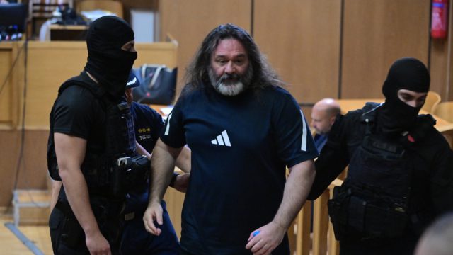 Δίκη Χρυσής Αυγής: «Έχουμε υποστεί κι εμείς ρατσισμό» είπε η Ζαρούλια – Αποβλήθηκε ο Λαγός