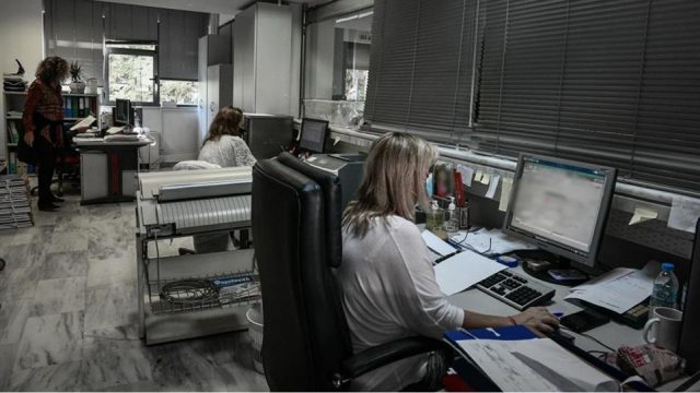 ΑΑΔΕ: «Σβήνονται» προσωρινά 10 δισ. ευρώ ανείσπρακτα χρέη – Ποιος ο λόγος