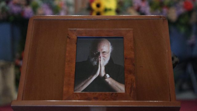 Κηδεία Σαββόπουλου: Ηχηρές απουσίες από Νίκο Ανδρουλάκη, Σωκράτη Φάμελλο και Δημήτρη Κουτσούμπα