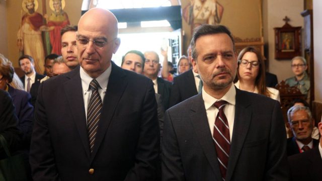 Δένδιας σε Δούκα: «Το ΥΠΕΘΑ δεν θα επιτρέψει την υποβάθμιση του Μνημείου του Άγνωστου Στρατιώτη»