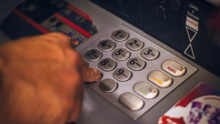 e-ΕΦΚΑ και ΔΥΠΑ: Σερί πληρωμών έως και την Παρασκευή 3 Οκτωβρίου – Ποιοι πάνε ταμείο
