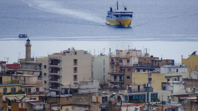 «Έκρηξη» στις γονικές παροχές και δωρεές: Αύξηση 11% το 2025 λόγω του αφορολογήτου ορίου των 800.000 ευρώ