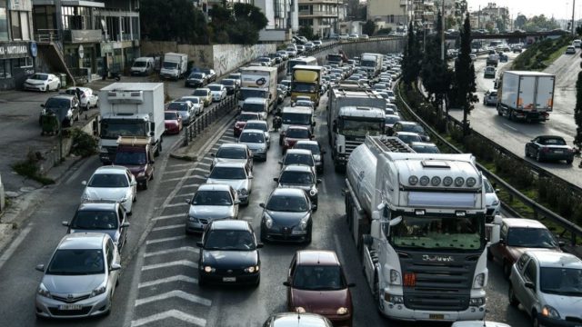 «Βροχή» οι ειδοποιήσεις: Ξεκίνησαν οι μαζικοί έλεγχοι για ανασφάλιστα και τέλη κυκλοφορίας – Τα πρόστιμα