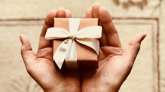 Ποιοι γιορτάζουν σήμερα, Παρασκευή 17 Οκτωβρίου, σύμφωνα με το εορτολόγιο;