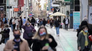 Από τον Νοέμβριο ξεκινούν τα νέα μέτρα στήριξης νοικοκυριών και συνταξιούχων – Τι περιλαμβάνει το σχέδιο