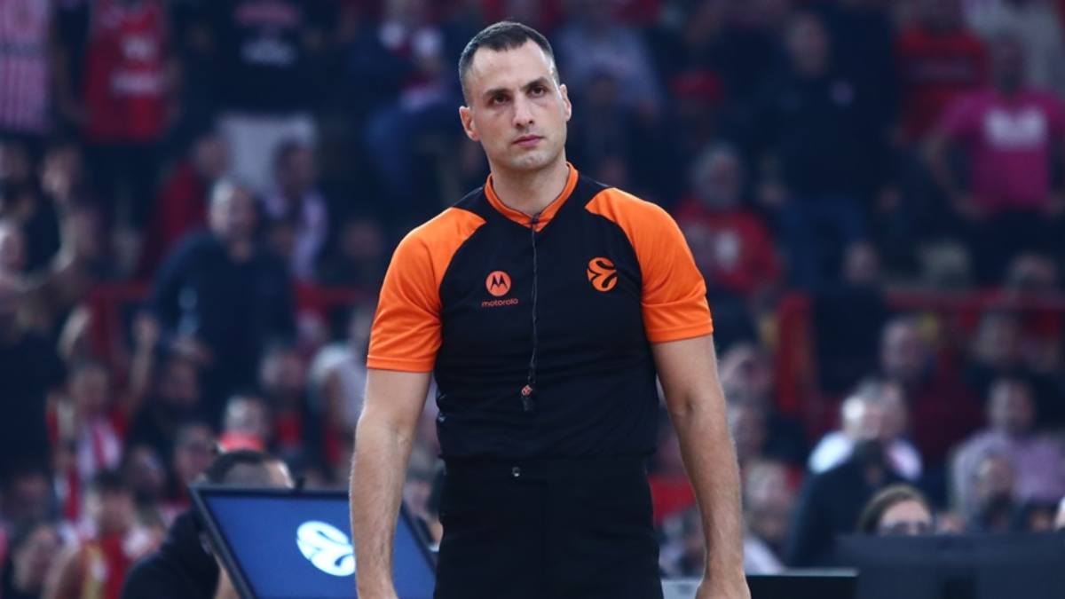 Euroleague: Συνελήφθη ο Σέρβος διαιτητής Ούρος Νίκολιτς – Βρέθηκαν 250.000 ευρώ στο διαμέρισμά του