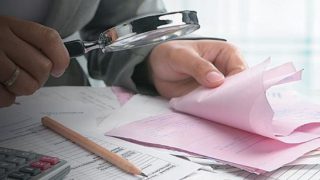 Φοροδιαφυγή στην Ελλάδα: 4 δισ. ευρώ «αγνοούνται» – Οι πολίτες ξόδεψαν περισσότερα από όσα δήλωσαν