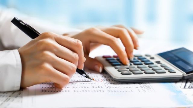 ΦΠΑ ανά μήνα: Νέο καθεστώς για πάνω από 1 εκατομμύριο επιχειρήσεις – Πώς αλλάζει ο τρόπος υποβολής και πληρωμής