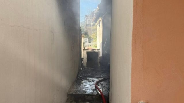 Τραγωδία στη Λαμία: Νεκρός μετά από πυρκαγιά σε σπίτι