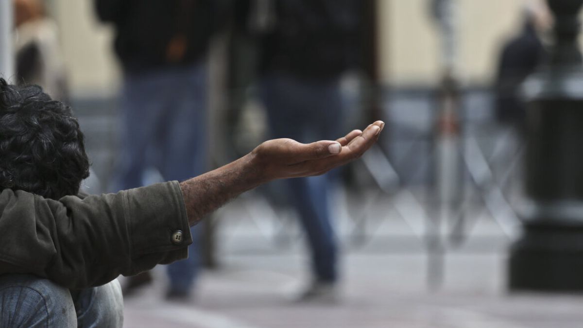 Σοκαριστικά στοιχεία για την φτώχεια στην Ελλάδα – 2,74 εκατομμύρια άτομα σε κίνδυνο