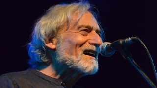 Ωτοστόπ: Έτσι δημιουργήθηκε ένα από τα πιο γνωστά τραγούδια του Θανάση Γκαϊφύλλια
