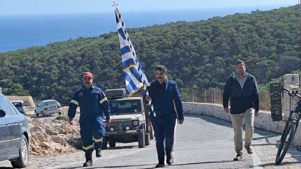 Χωρίς μαθητές η παρέλαση στη Γαύδο – Τη σημαία κράτησαν οι κάτοικοι