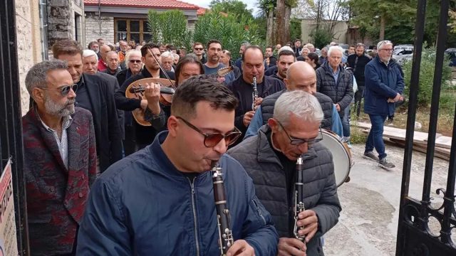 Γρηγόρης Καψάλης: Το τελευταίο «αντίο» στον θρυλικό δεξιοτέχνη – Με κλαρίνα η κηδεία του
