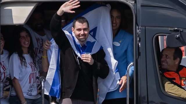 Η Χαμάς επιστρέφει σήμερα το βράδυ τέσσερις σορούς Ισραηλινών ομήρων – Συνεχίζεται το δράμα στη Γάζα