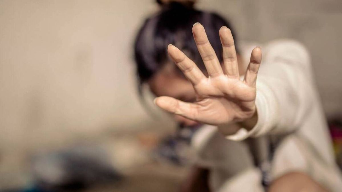 Εφιάλτης στην Ηλεία: Πατέρας κακοποιούσε σεξουαλικά την κόρη του και απείλησε να κάψει στο φούρνο τη γυναίκα του