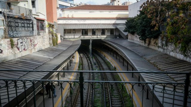 ΗΣΑΠ Μοναστηράκι: Υπό κατάρρευση η σιδερένια οροφή εξαιτίας στατικού προβλήματος