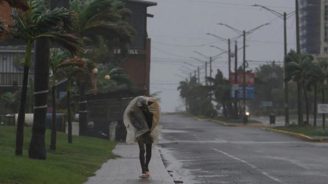 Κυκλωμένη από τον τυφώνα «Μελίσσα» η Τζαμάικα: «Τρέχει» με 270 χλμ. την ώρα – «Τελευταία ευκαιρία να προστατεύσετε τη ζωή σας»