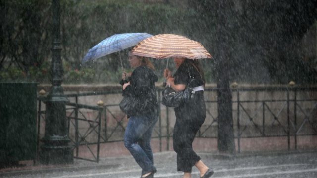 Άστατος ο καιρός σήμερα 21/10: Πότε επιστρέφουν τα… κοντομάνικα – Η πρόγνωση από Αρνιακό και Τσατραφύλλια