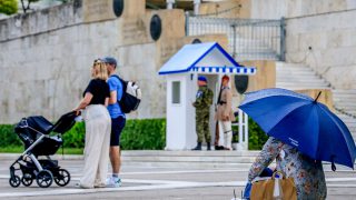 Καιρός 15/10: Η θερμοκρασία θα αγγίξει τους 24 βαθμούς – Πού αναμένονται καταιγίδες σύμφωνα με Αρναούτογλου και Αρνιακό