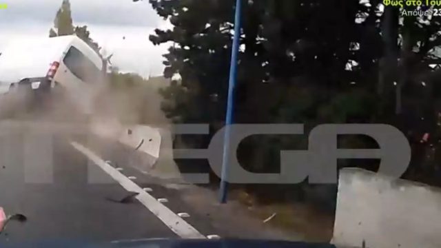 «Ζώνη, σώμα και κάθισμα είχαν γίνει ένα»: Σοκάρει ο οδηγός του βαν για την καραμπόλα στη Θεσσαλονίκη