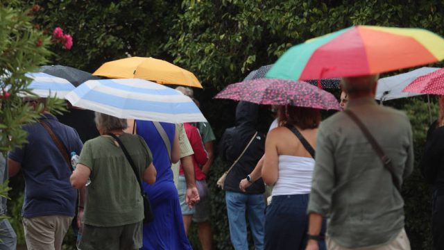 Καιρός σήμερα 7/10: Υποχώρηση θερμοκρασίας και καταιγίδες στην Αττική – Η πρόγνωση Καλλιάνου και Σούζη